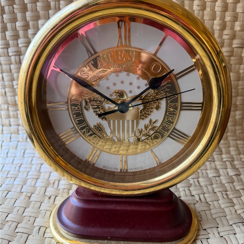 Eagle Quartz Eagle Clock Bulova Smithsonian great seal, United States America